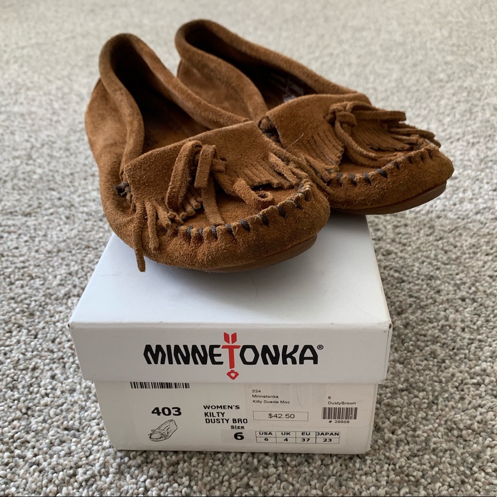 Minnetonka Kilty Dusty Brown Sz 6